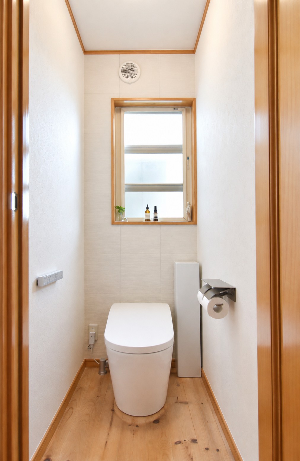 【秦野市】トイレと玄関をリフォーム。明るく心地よい住まいへ