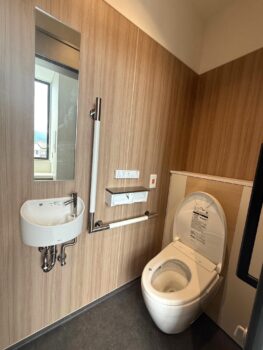 秦野市　透析クリニック　トイレ