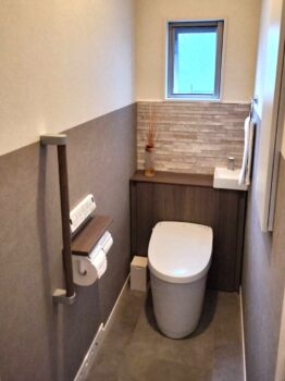 【秦野市】WB工法の家で快適トイレリフォーム｜LIXIL Jフィット＆エコカラットでおしゃれに