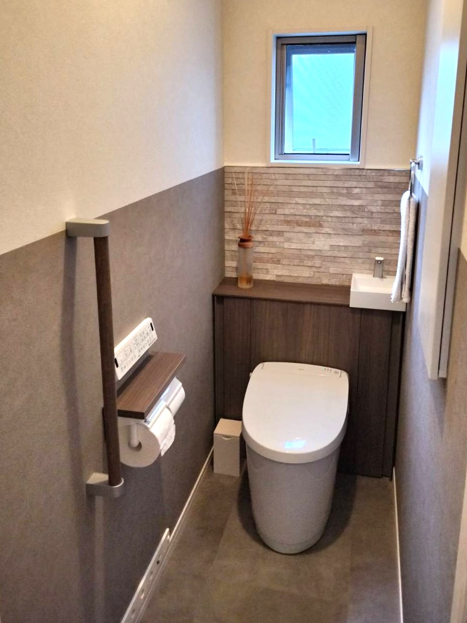 【秦野市】WB工法の家で快適トイレリフォーム|LIXIL Jフィット&エコカラットでおしゃれに 【秦野市】WB工法の家で快適トイレリフォーム|LIXIL Jフィット&エコカラットでおしゃれに